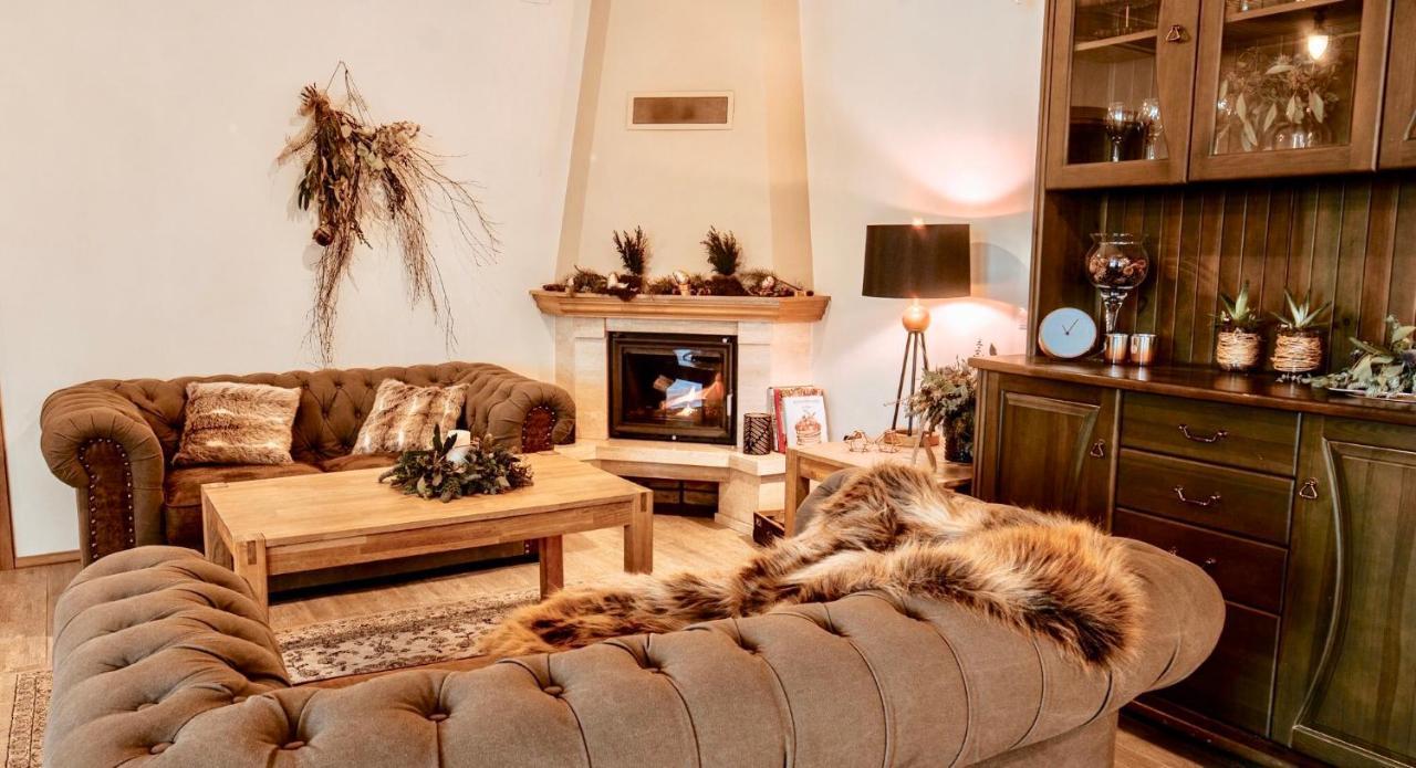 Guest House In Dobele City Center- Pilsetas Maja المظهر الخارجي الصورة