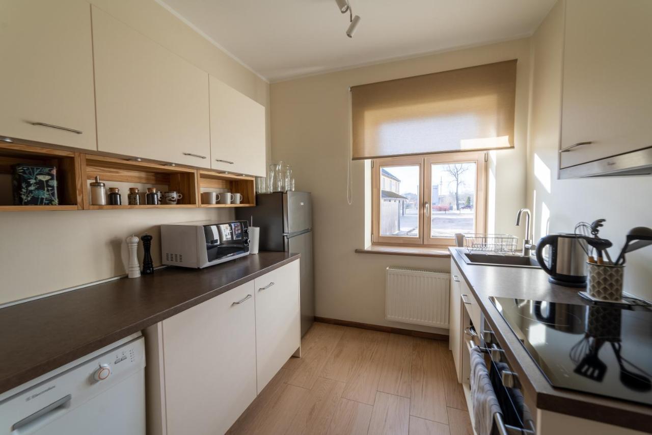 Guest House In Dobele City Center- Pilsetas Maja المظهر الخارجي الصورة