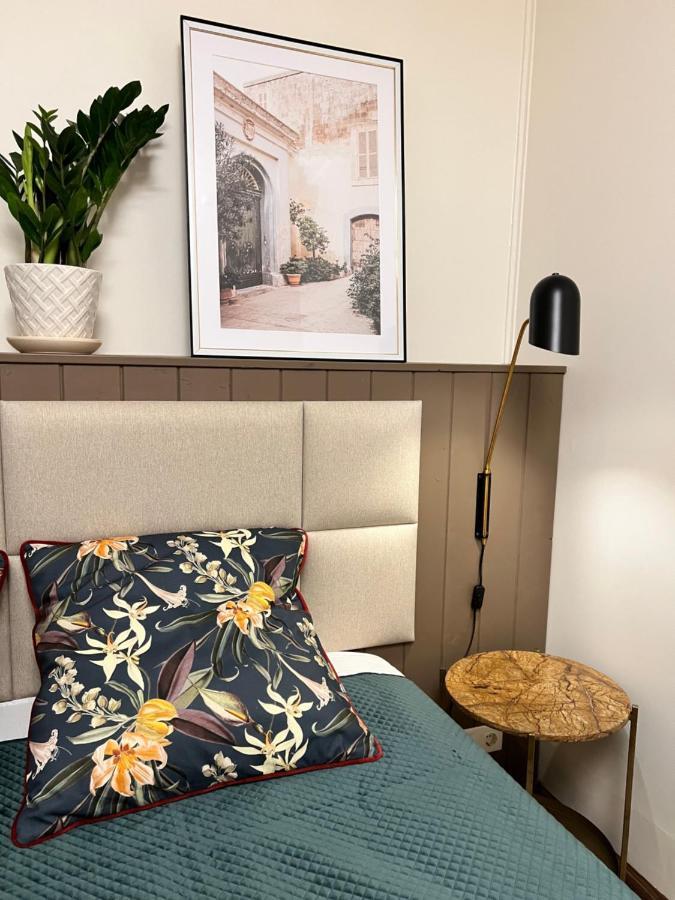 Guest House In Dobele City Center- Pilsetas Maja المظهر الخارجي الصورة